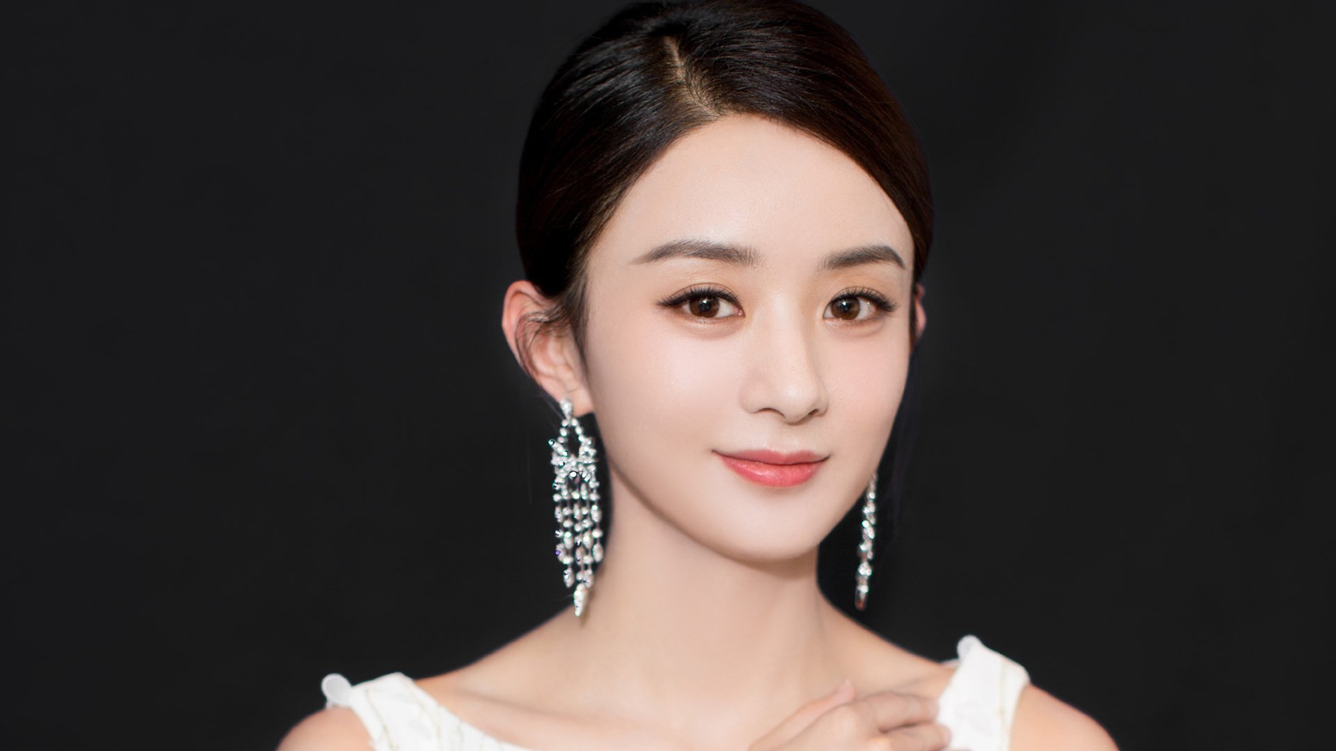 欧联之矛与银箭之心，当皇家社会攻克钢铁防线，穆勒在街道迷宫接管赛道