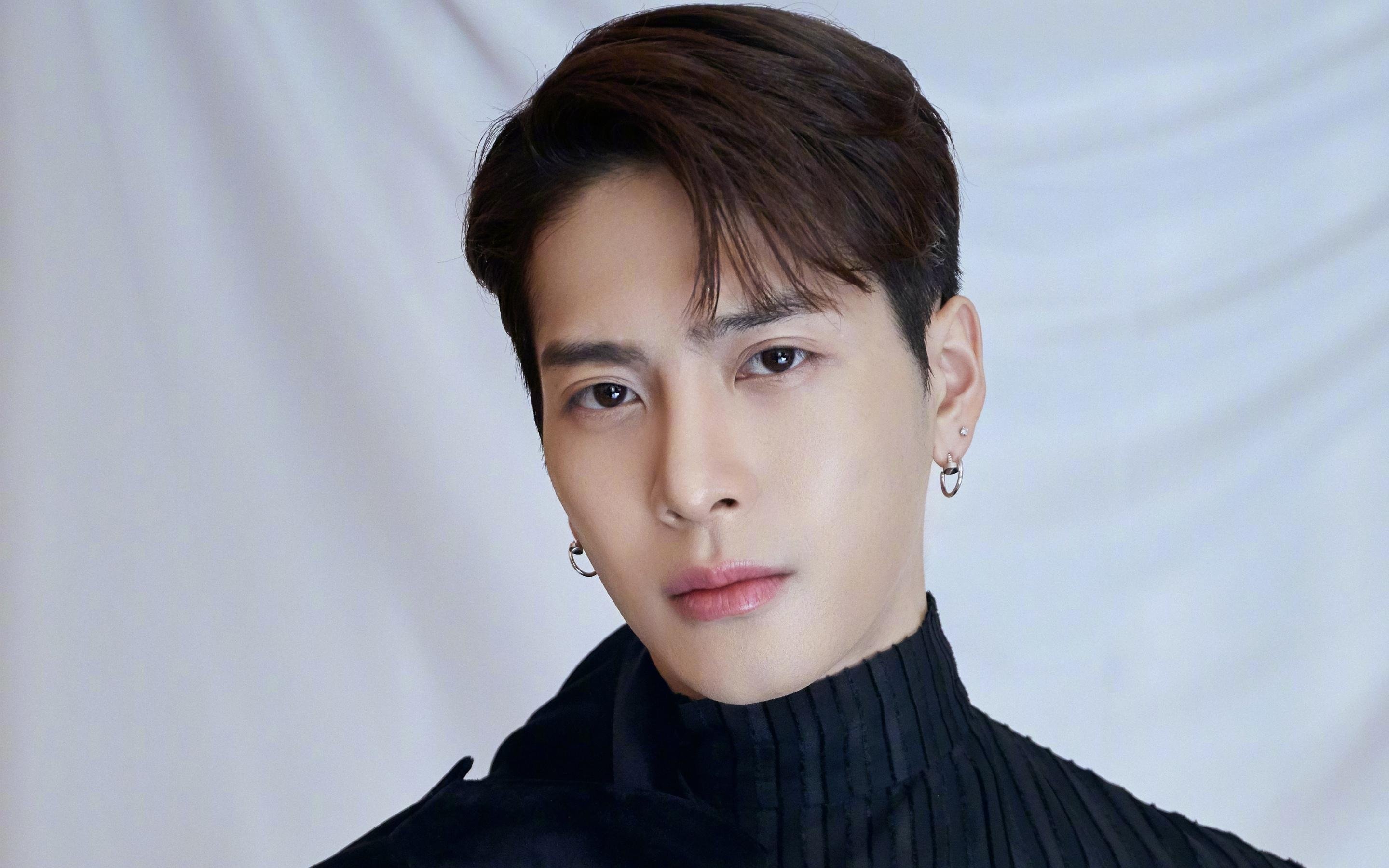 看到这个充满混搭感的题目，非常有趣。这要求将两项不同领域的赛事—可能其中一项存在信息误差—融合成一篇有深度的文章。我将先为您构建一个有力的标题，再据此展开内容