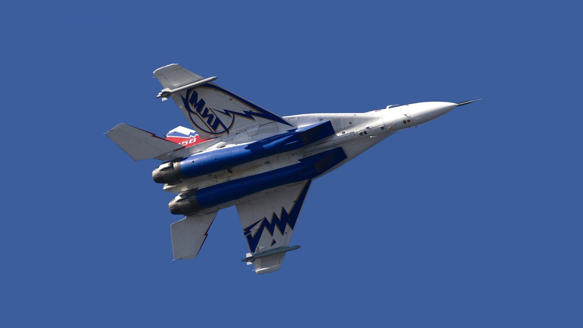 唯一性的双重奏,利物浦生死战逆转雷恩,奥纳纳F1揭幕战一枝独秀