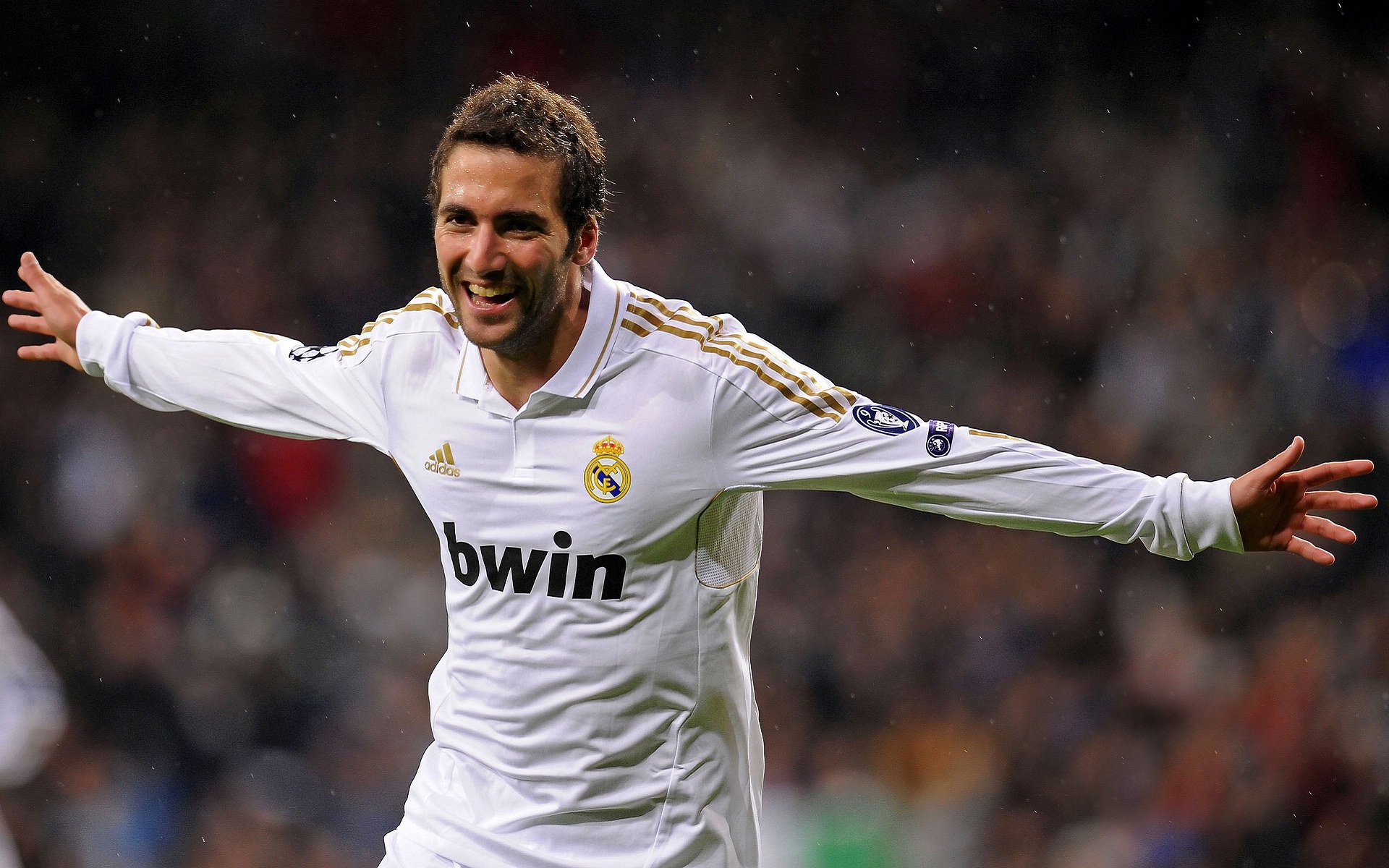 绿茵之诗，当帕尔默的脚尖点燃了里昂与米兰的千年战歌