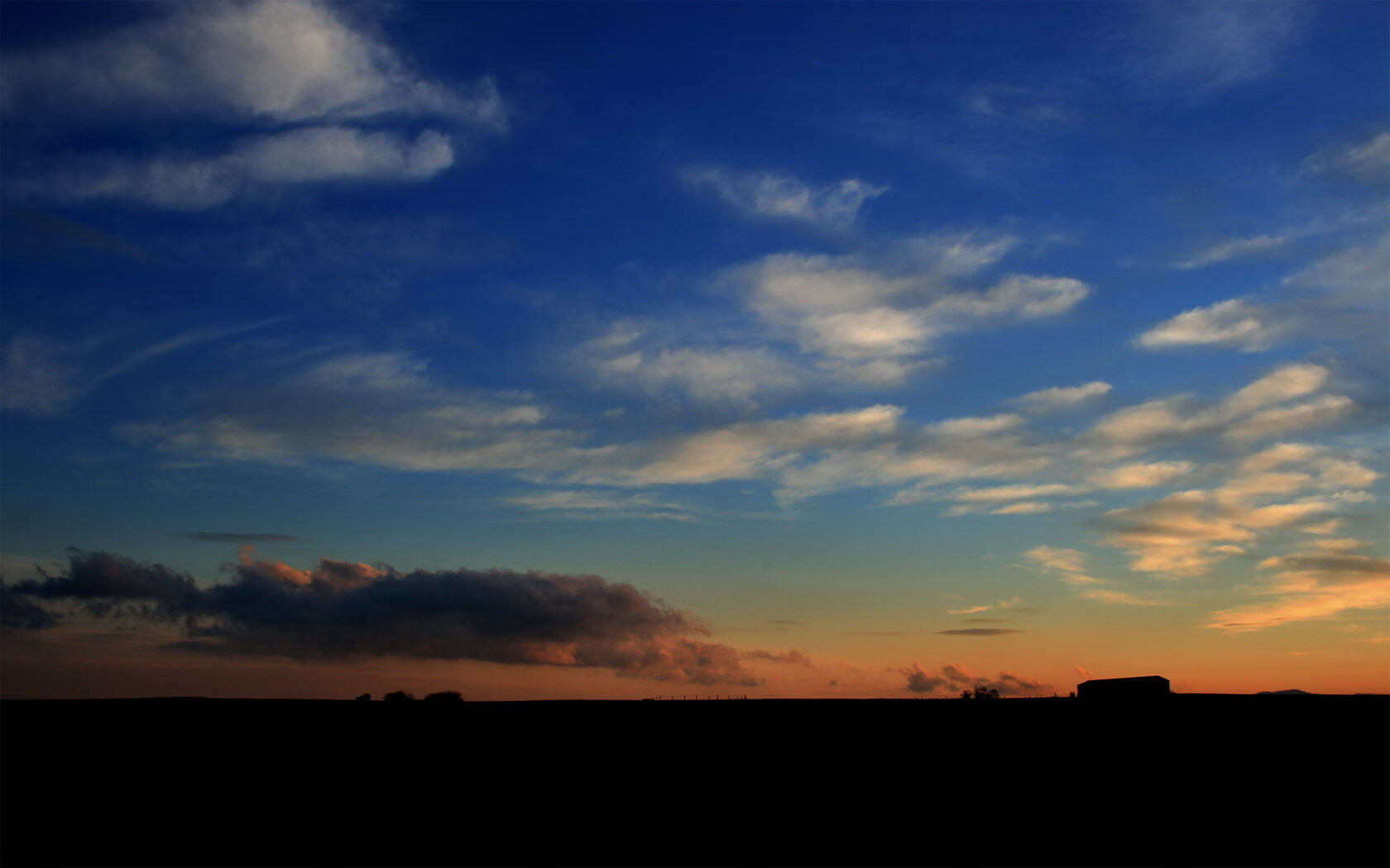 篮球跨界风云，深圳队强压爵士展东方力量，西亚卡姆德甲争冠战化身主宰